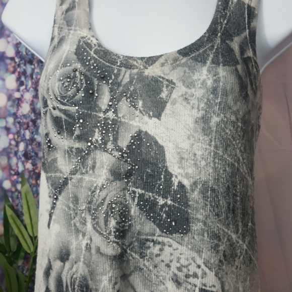 Black-white rose ribbed gem tank top size small - Picture 2 of 8